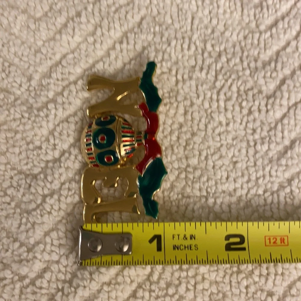 Noel Gold-Tone Brooch Red Green Accents Christmas Holiday Seasons Greetings